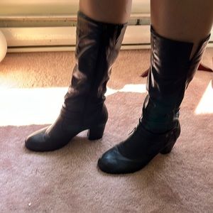 Refresh black leather boots size 8